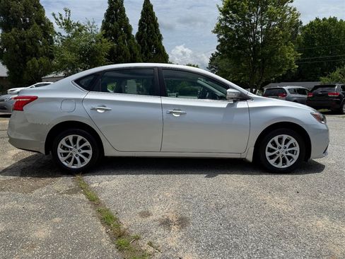 Used 2019 Nissan Sentra SV FWD image 6