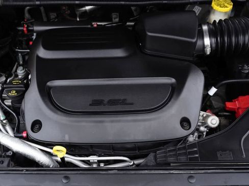 Used 2019 Chrysler Pacifica Touring Plus w/ Advanced Safetytec Group image 11