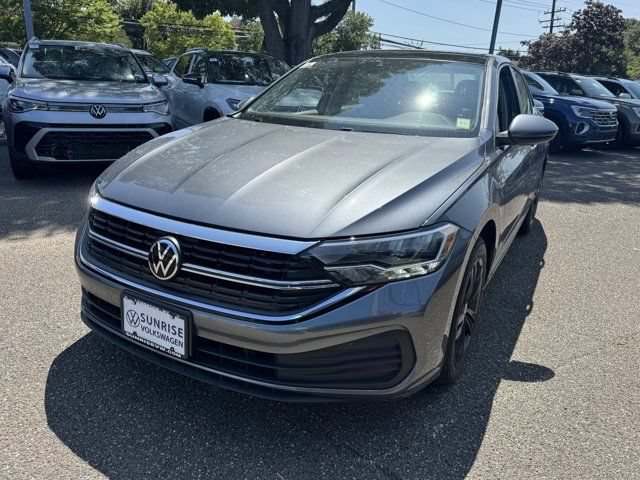 Used 2023 Volkswagen Jetta SE w/ Panoramic Sunroof Package FWD image 8