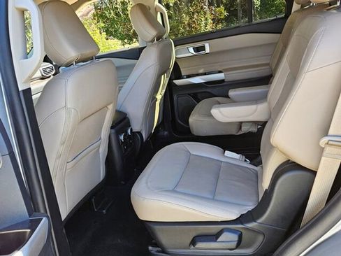 Used 2023 Ford Explorer Limited w/ Equipment Group 301A image 7