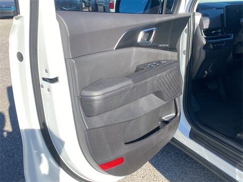 Used 2025 Kia Carnival SX w/ SX Dark Edition Package image 16