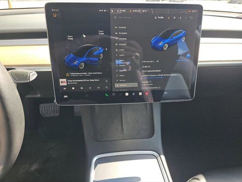 Used 2022 Tesla Model 3 Standard Range image 4