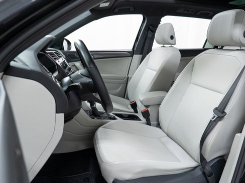 Used 2022 Volkswagen Tiguan SE R-Line image 13