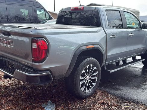 Used 2024 GMC Canyon Denali image 3