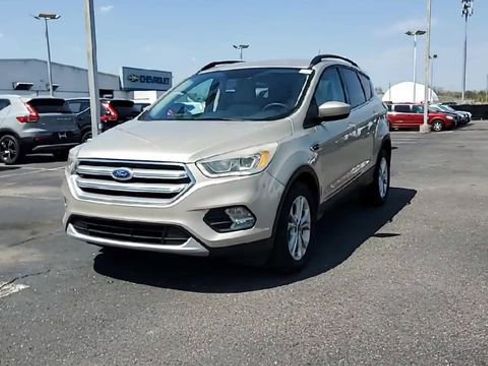Used 2017 Ford Escape SE w/ Equipment Group 201A image 1