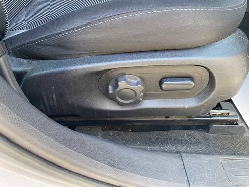 Used 2016 Ford Taurus SEL w/ Equipment Group 201A FWD image 30