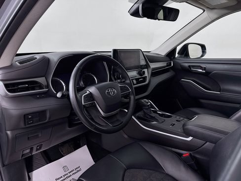 Certified 2024 Toyota Highlander XLE AWD/4WD image 9