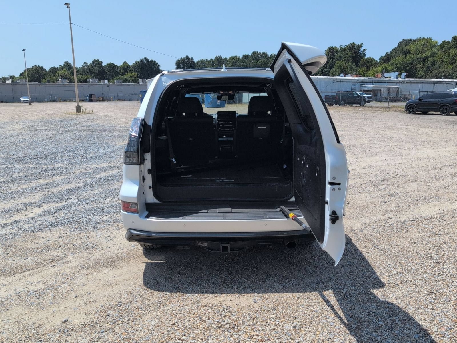 Used 2023 Lexus GX 460 Luxury w/ Sport Design Package AWD/4WD image 4