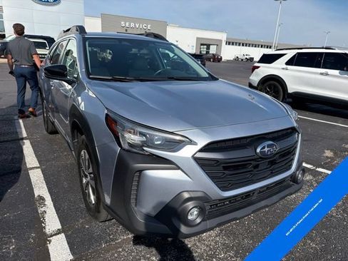 Used 2023 Subaru Outback Premium AWD/4WD image 3