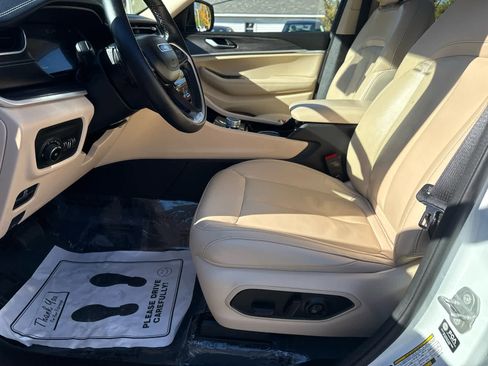 Used 2022 Jeep Grand Cherokee L Limited image 11