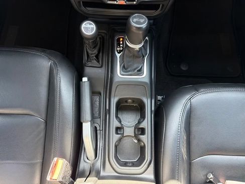 Used 2022 Jeep Wrangler Unlimited Sahara AWD/4WD image 26