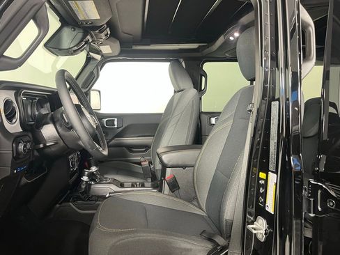 Certified 2025 Jeep Wrangler Unlimited Sahara w/ Safety Group image 19