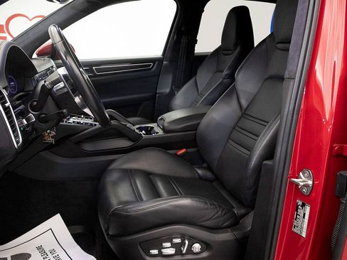 Used 2021 Porsche Cayenne GTS AWD/4WD image 13