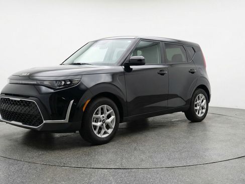 Used 2025 Kia Soul LX w/ LX Technology Package image 3