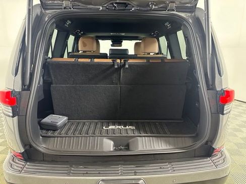 Used 2025 Lexus GX 550 w/ Accessory Package (2T) AWD/4WD image 11
