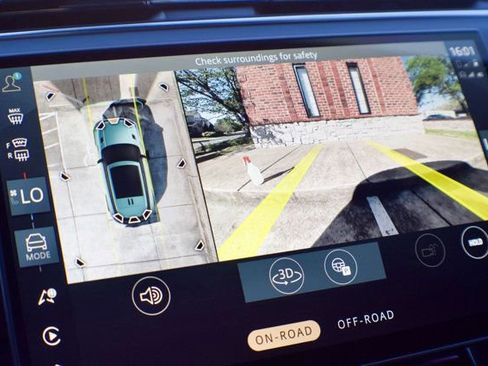 Used 2024 Land Rover Range Rover Sport SE image 29