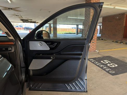 Used 2020 Lincoln Aviator Reserve w/ Equipment Group 202A image 13