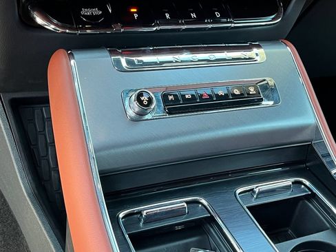 Used 2025 Lincoln Aviator Reserve w/ Equipment Group 201A AWD/4WD image 25