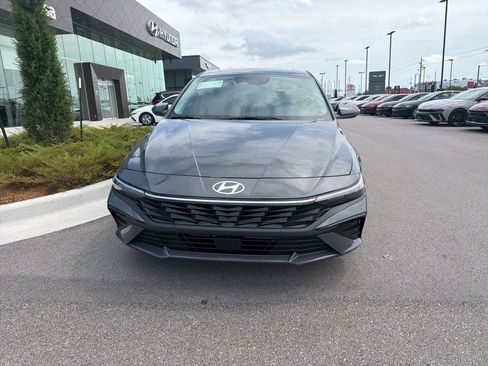 New 2026 Hyundai Elantra Limited FWD image 2
