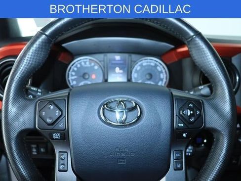 Used 2018 Toyota Tacoma TRD Off-Road w/ Technology Package AWD/4WD image 17