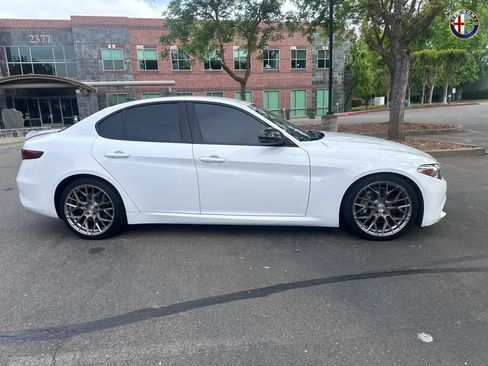 Used 2021 Alfa Romeo Giulia Sprint w/ Nero Edizione RWD image 3