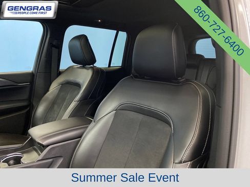 Used 2024 Jeep Grand Cherokee Altitude AWD/4WD image 10