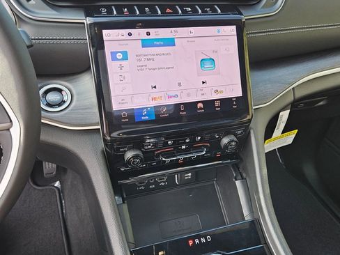 New 2025 Jeep Grand Cherokee Limited w/ Luxury Tech Group II image 21