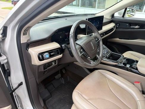 Used 2023 Lincoln Nautilus Reserve AWD/4WD image 13
