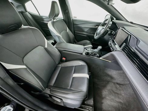 Used 2025 Toyota Camry SE FWD image 31