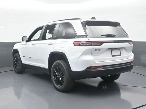 New 2026 Jeep Grand Cherokee Altitude image 4