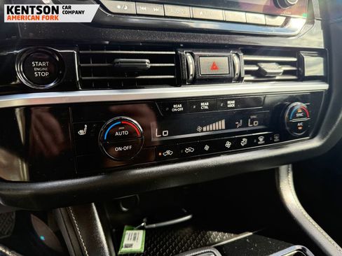 Used 2025 Nissan Pathfinder SV image 28