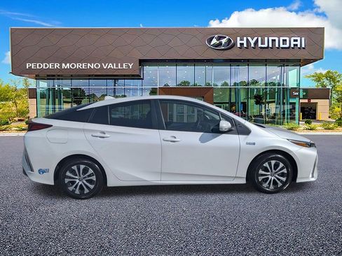 Used 2021 Toyota Prius Prime XLE image 3