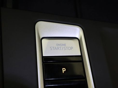 Used 2024 Volkswagen Atlas Cross Sport SE image 39