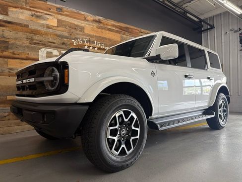 Used 2026 Ford Bronco Outer Banks AWD/4WD image 2