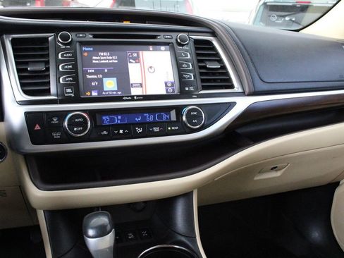 Used 2015 Toyota Highlander Limited Platinum image 42