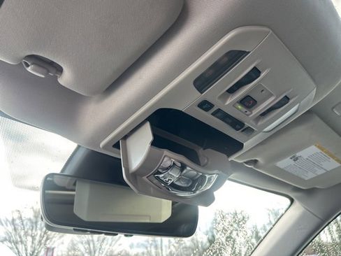 Used 2024 Toyota Highlander XLE image 33