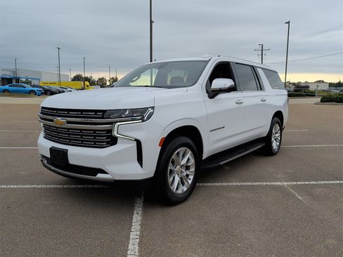 Used 2023 Chevrolet Suburban Premier image 4