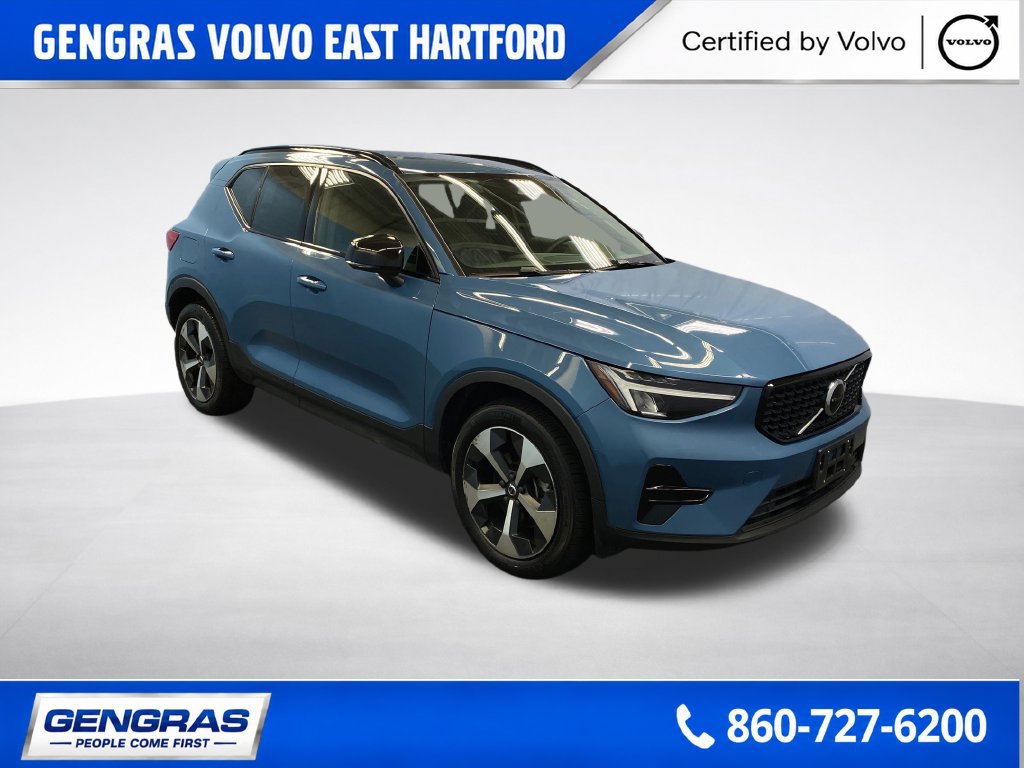 Certified 2024 Volvo XC40 B5 Core AWD/4WD image 1