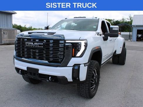 Used 2024 GMC Sierra 3500 Denali Ultimate AWD/4WD image 3