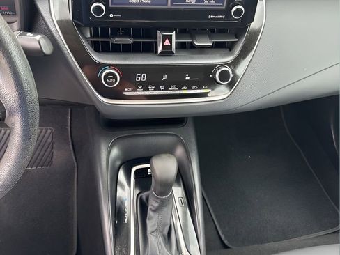 Used 2021 Toyota Corolla LE FWD image 25