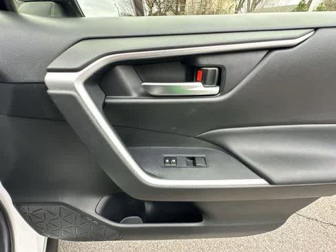 Used 2020 Toyota RAV4 XLE w/ Convenience Package image 23