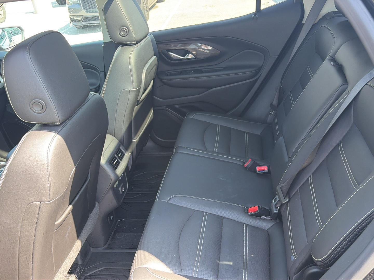 Used 2022 GMC Terrain Denali w/ Denali Premium Package AWD/4WD image 11