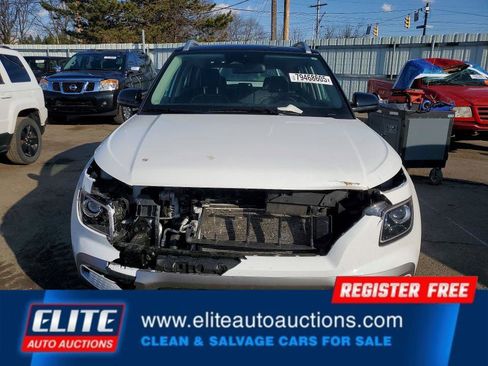 Used 2024 Hyundai Venue Limited image 9