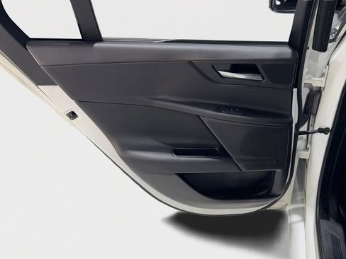 Used 2018 Jaguar XE Premium image 17