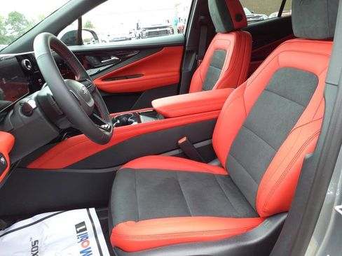 New 2025 Chevrolet Blazer EV RS image 13