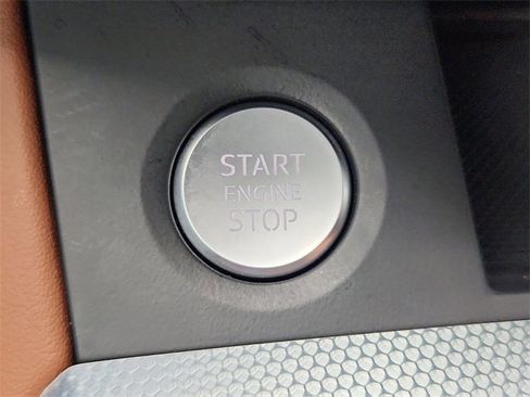 Used 2025 Audi Q5 2.0T Premium Plus w/ Premium Plus Package image 17