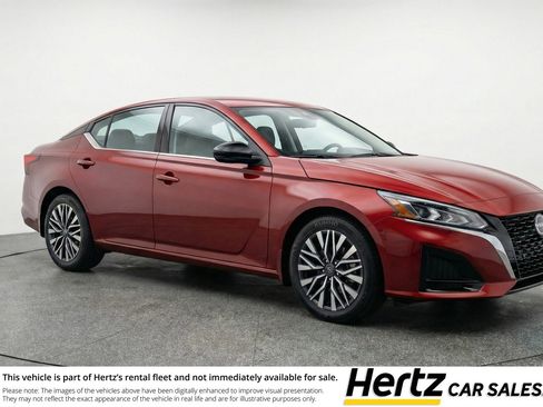 Used 2025 Nissan Altima 2.5 SV image 1