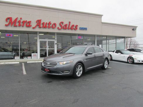 Used 2013 Ford Taurus SEL image 3