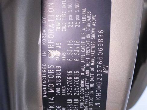 Used 2006 Kia Sedona FWD image 35