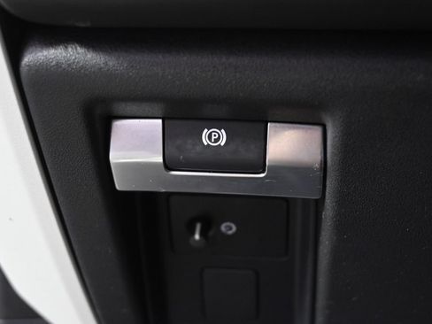 Used 2023 Land Rover Defender 130 X-Dynamic SE AWD/4WD image 22